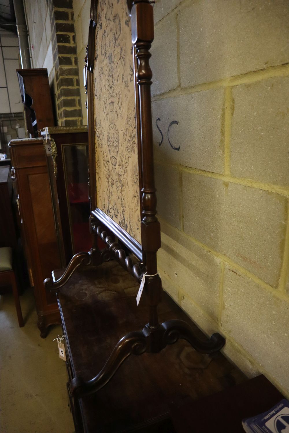 A 1920s mahogany firescreen, width 60cm, height 111cm